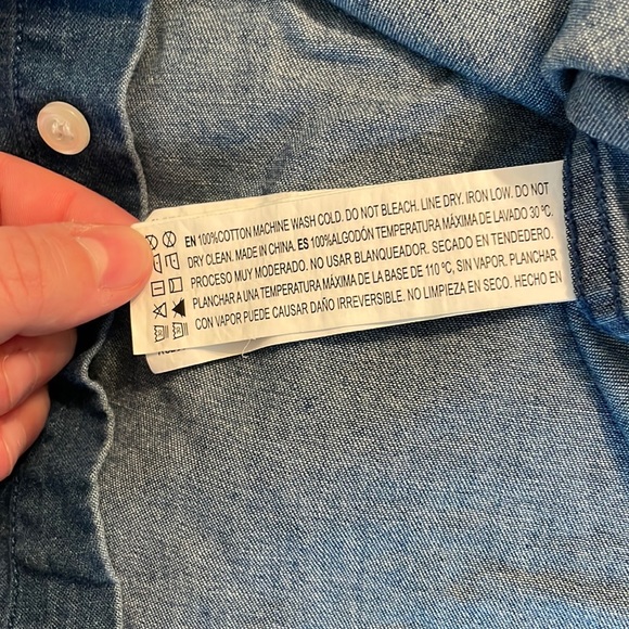 Forever 21 Men Denim Look Button Down, Size M - Picture 3 of 5